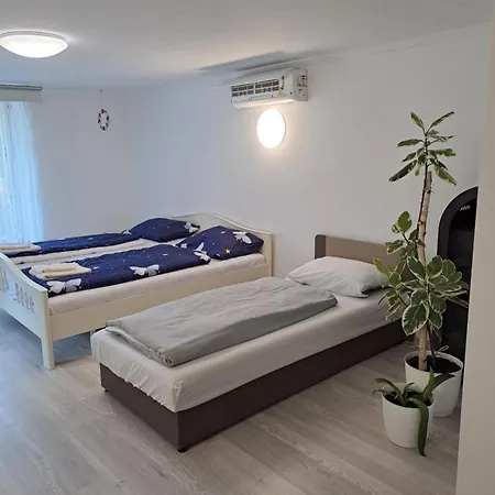 Rozsakert Apartment