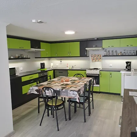 Rozsakert Apartment *